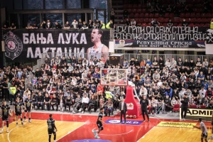 POLUVREME - Partizan bez četvorice vodi u Laktašima, povratak Vukčevića posle 10 mečeva, tribine su opet crno-bele!